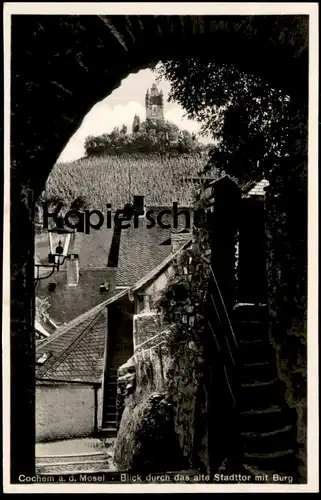 ALTE POSTKARTE COCHEM MOSEL 1940 BLICK DURCH DAS ALTE STADTTOR MIT BURG Tor town gate porte de la ville Ansichtskarte AK