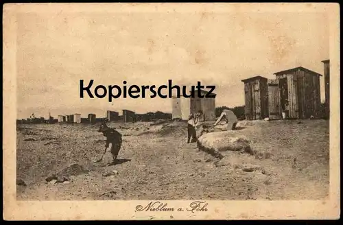 ALTE POSTKARTE NIEBLUM AUF FÖHR PERSONEN SCHAUFELN BAUEN Strandumkleiden Strand beach plage Insel Ansichtskarte AK cpa
