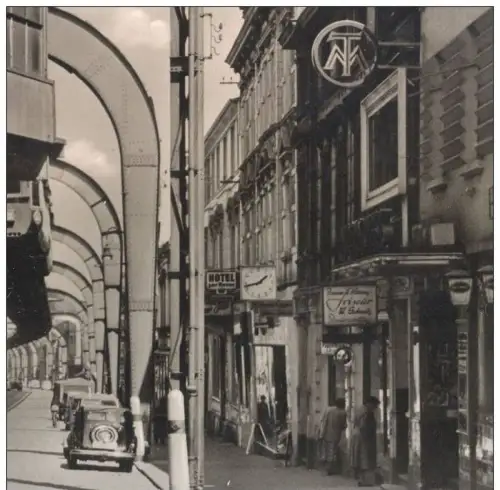 ALTE POSTKARTE WUPPERTAL VOHWINKEL AM SCHWEBEBAHNHOF BAHNHOF SCHWEBEBAHN HOTEL ZUR KRONE FRISEUR SCHMITZ