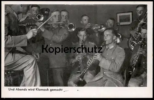 ALTE POSTKARTE SOLDATEN ABEND MUSIK KLAMAUK Querflöte Klarinette clarinet Militär Military Musikkapelle Uniform trumpet