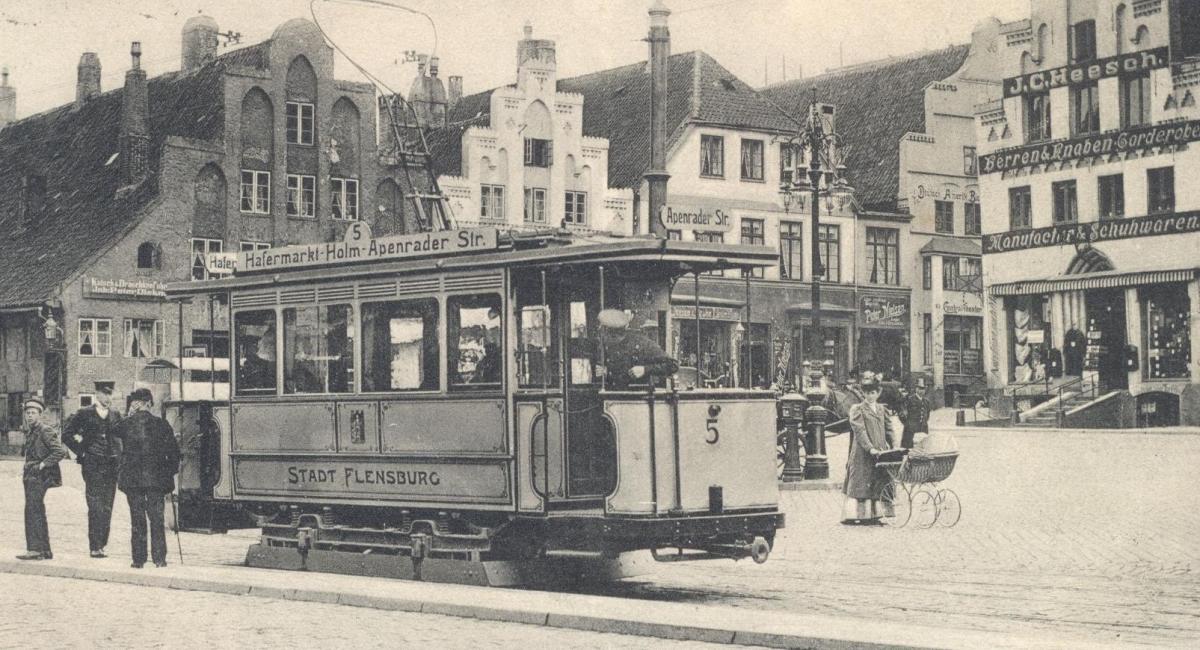 ALTE POSTKARTE FLENSBURG SÜDERMARKT STRASSENBAHN NR. 5 Hafermarkt Holm