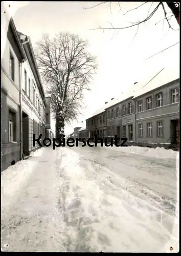 ÄLTERES FOTO UNBEKANNTER ORT STRASSE & HÄUSER IM WINTER VERMUTLICH LEIPZIG ODER UMGEBUNG Hausfassade Gold... photo