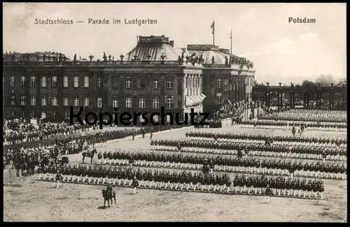 ALTE POSTKARTE POTSDAM SCHLOSS PARADE IM LUSTGARTEN MILITÄR MILITARY MILITAIRE SOLDIER Soldat cpa postcard Ansichtskarte
