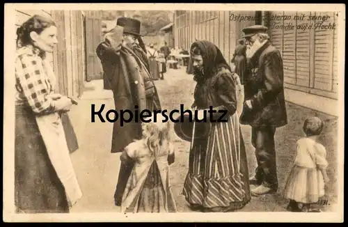 ALTE POSTKARTE OSTPREUSSEN FAMILIE AUF DER FLUCHT Enfant child family famille escape maudit Ostpreussischer Veteran cpa