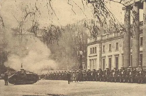 ALTE POSTKARTE WIESBADEN TANKPARADE AM KURHAUS PANZER MILITÄR tank char blindé military soldier Soldat armour armor cpa