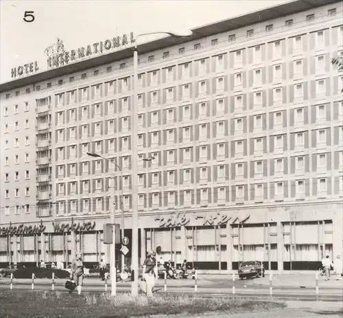 ÄLTERE POSTKARTE MAGDEBURG ABBA WERBUNG THEATER DES FRIEDENS Denkmal Interhotel International Restaurant Moskwa Café AK