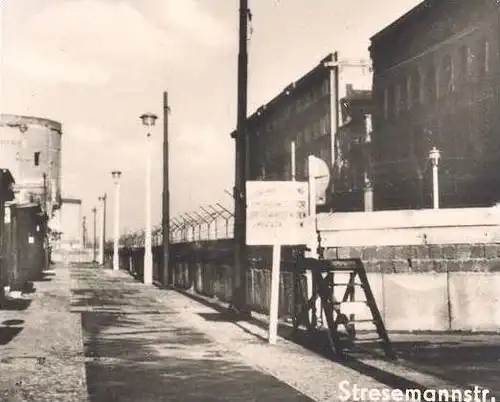 POSTKARTE BERLIN NACH 13.08.1961 BERLINER MAUER BERNAUER STRASSE STRESEMANNSTRASSE CHECKPOINT CHARLIE VERSÖHNUNGSKIRCHE