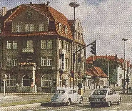 ÄLTERE POSTKARTE HERFORD IN WESTFALEN HALLENBAD RADEWIGER KIRCHE PARK LÜBBERTOR VW Volkswagen Käfer Kirche cpa postcard