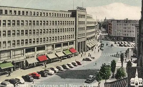 ÄLTERE POSTKARTE GRUSS AUS GELSENKIRCHEN SPARKASSE NEUMARKT BAHNHOFSVORPLATZ STADTGARTEN Volkswagen VW Käfer Wappen AK