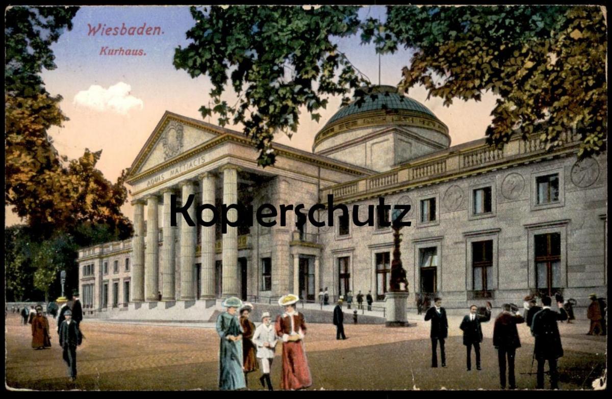 ALTE POSTKARTE WIESBADEN KURHAUS Frauen Männer Mode
