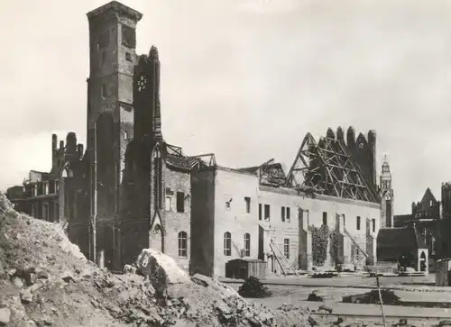 ÄLTERE POSTKARTE FRANKFURT ODER DAS GOTISCHE RATHAUS WIRD WIEDER AUFGEBAUT Kriegsschäden war Ansichtskarte cpa postcard