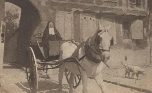 ALTE POSTKARTE NOYON FRANZÖSISCHE NONNE FÄHRT ZUM GOTTESDIENST Schimmel Feldpost 1916 Oise nun religieuse postcard cpa