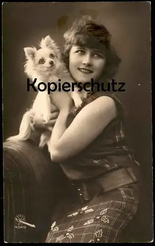 ALTE POSTKARTE MÄDCHEN FRAU MIT HUND SPITZ Rock Kleid skirt jupe dress robe dog chien loulou cpa postcard Ansichtskarte