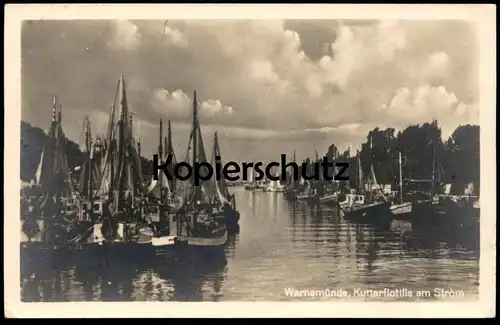 ALTE POSTKARTE WARNEMÜNDE KUTTERFLOTILLE AM STROM FISCHKUTTER FISCHERBOOT fishing boat Schiff Rostock Ansichtskarte AK
