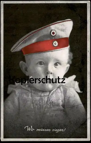 ALTE POSTKARTE WIR MÜSSEN SIEGEN SOLDAT BABY KIND JUNGE boy garcon enfant PATRIOTIKA Patriotismus Ansichtskarte postcard