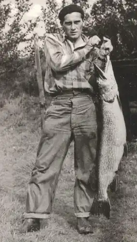 ÄLTERE POSTKARTE THÜLSFELDER TALSPERRE SPORTANGLER HECHT ANGLER Fisher Pecheur Pike Pickerel Brochet Thüle Friesoythe AK