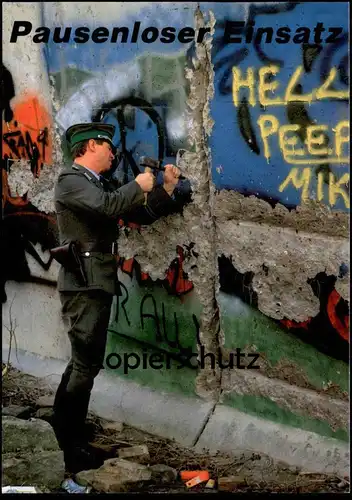 ÄLTERE POSTKARTE BERLIN BERLINER MAUER PAUSENLOSER EINSATZ HUMOR GRENZER SOLDAT LE MUR THE WALL Ansichtskarte  postcard