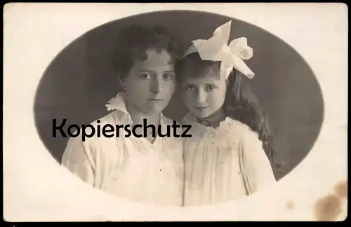 ALTE FOTO POSTKARTE MUTTER & TOCHTER KIND SCHLEIFE IM HAAR SPITZE PHOTO KUNSTHAUS BARTH BREMEN mother child enfant fille