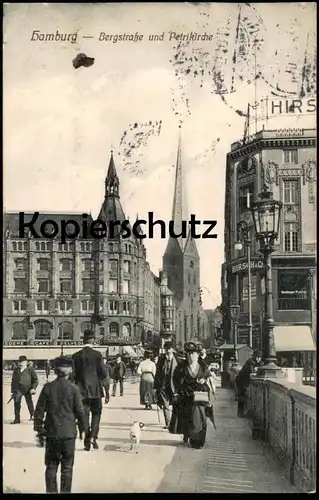 ALTE POSTKARTE HAMBURG BERGSTRASSE UND PETRIKIRCHE 10.10.10 HIRSCH CAFE BELVEDERE FUSSGÄNGER HUND dog chien