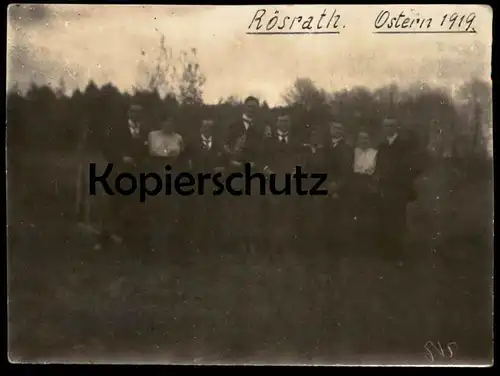 ALTES FOTO RÖSRATH OSTERN 1919 Menschen Personen Familie Feier Photo 11,5 cm x 8,5 cm rückseitig Vermerk Binzenbach