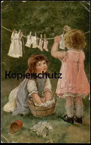 ALTE POSTKARTE PUPPENWÄSCHE MÄDCHEN WASCHEN PUPPENKLEIDER Puppe doll Spielzeug cpa AK Ansichtskarte postcard