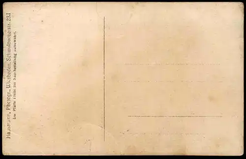 ALTE POSTKARTE SOLDAT IN UNIFORM VOR EINEM TOR VERM. WIESBADEN VERLAG HASSMANN WIESBADEN Ansichtskarte cpa postcard AK