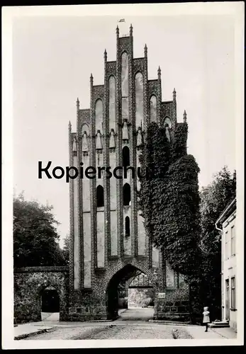 ALTE POSTKARTE NEUBRANDENBURG STARGARDER TOR STADTSEITE 1936 Mädchen Kind Schild Schritt Ansichtskarte AK cpa postcard