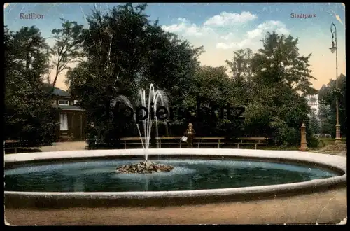 ALTE POSTKARTE RATIBOR STADTPARK Raciborz Park Personen Bank Schlesien Polen Poland Polska Ansichtskarte AK cpa postcard