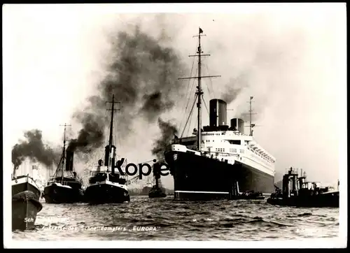 ÄLTERE POSTKARTE HAMBURG AUSREISE DES SCHNELLDAMPFERS EUROPA Schiff Schlepper Damper steam ship steamer postcard cpa AK