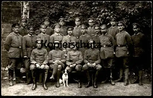 ALTE POSTKARTE SOLDATEN MIT HUND 1918 VERFASST RESERVE LAZARETT 5 STUTTGART OFFIZIERE UNTEROFFIZ. MILITÄR Ansichtskarte