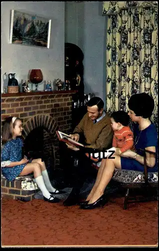 ÄLTERE POSTKARTE TURKISH FAMILY TÜRKISCHE FAMILIE ZWEI KINDER BUCH ELTERN parents Turkey Türkei postcard Ansichtskarte