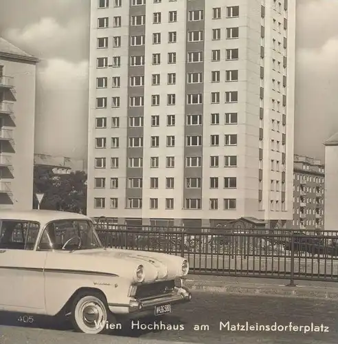 ÄLTERE POSTKARTE WIEN HOCHHAUS AM MATZLEINSDORFERPLATZ Wolkenkratzer skycraper Vauxhall Victor car Auto cpa postcard