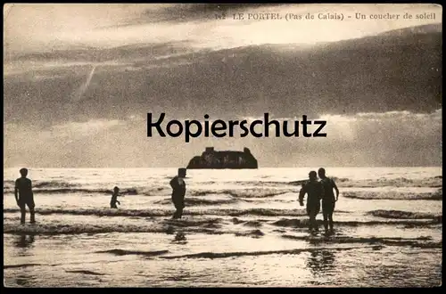 ALTE POSTKARTE LE PORTEL PAS DE CALAIS UN COUCHER DE SOLEIL plage les amoureux lovers Paar cpa postcard AK Ansichtskarte