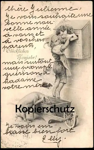 ALTE POSTKARTE JUNGE MIT BRIEF SCHWEIN FRISST AUS SCHUBKARRE PIG COCHON GLÜCKLICHES NEUJAHR postcard Ansichtskarte AK