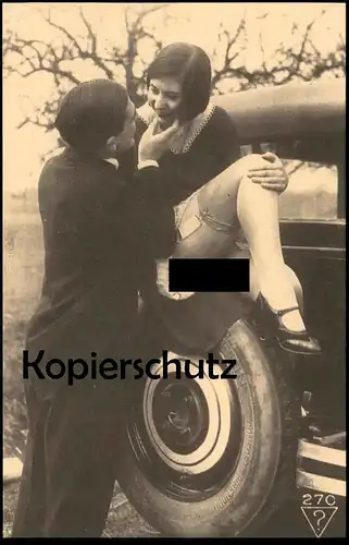 ÄLTERE REPRO ? POSTKARTE FRAU AUF AUTOREIFEN EROTIK UNTERWÄSCHE eroticism femme seins nus nude woman nudity postcard cpa