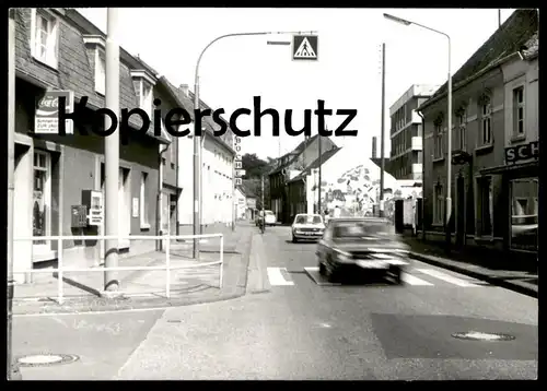 ÄLTERES ORIGINAL FOTO NEUKIRCHEN-VLUYN DORFSTRASSE IMBISS ZUR JAUSE COCA-COLA ZIGARETTENAUTOMAT KAUGUMMIAUTOMAT photo