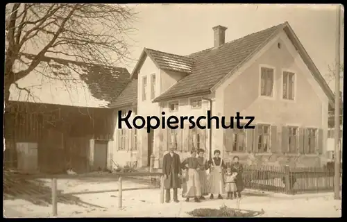 ALTE FOTO POSTKARTE MINDELHEIM FAMILIE VOR WOHNHAUS SCHEUNE BAUERNHAUS WINTER SCHNEE BAYERN Ansichtskarte cpa postcard