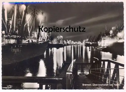 ÄLTERE POSTKARTE BREMEN ÜBERSEEHAFEN BEI NACHT SCHLEPPER Hafen harbour port Frachschiff cargo ship night nuit postcard