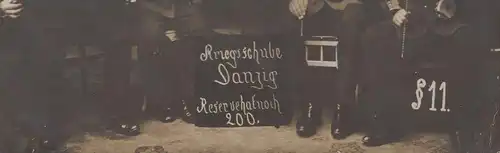 ALTE POSTKARTE KRIEGSSCHULE DANZIG AKKORDEON BIERKRUG SEIDEL beer mug Bier Soldat Uniform accordion accordéon Gdansk