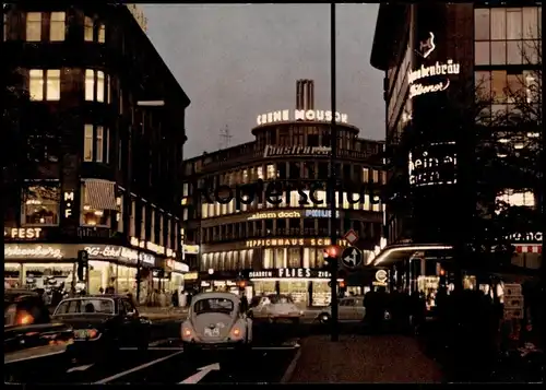 ÄLTERE POSTKARTE DÜSSELDORF ABENDS AM CORNELIUSPLATZ VW KÄFER VOLKSWAGEN CONSTRUCTA TEPPICHHAUS REKLAME cpa postcard