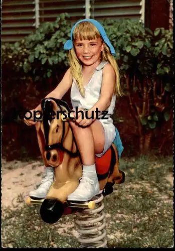 ÄLTERE POSTKARTE MÄDCHEN AUF FEDERWIPPE PFERD SCHAUKELPFERD SPIELPLATZ WIPPE Kind playground girl enfant child postcard