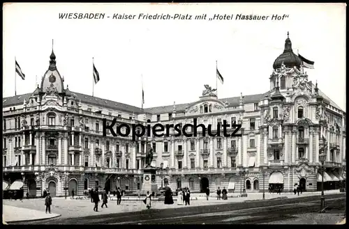 ALTE POSTKARTE WIESBADEN KAISER-FRIEDRICH-PLATZ MIT HOTEL NASSAUER HOF Flaggen Ansichtskarte cpa postcard AK