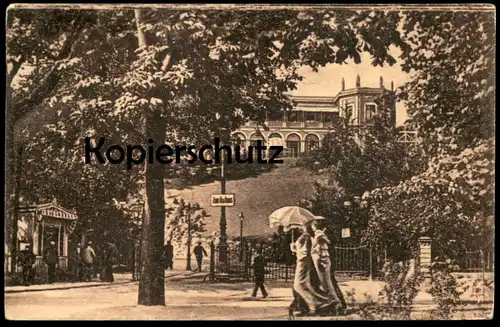ALTE POSTKARTE WIESBADEN AUFGANG ZUM KURHAUSPROVISORIUM KURHAUS-PROVISORIUM DAMEN MIT SCHIRM Ansichtskarte postcard cpa