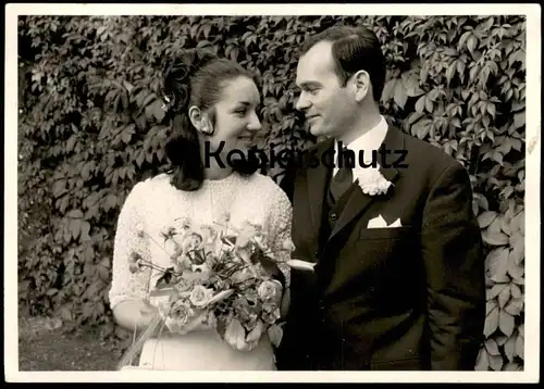 ALTE FOTO POSTKARTE HOCHZEIT EHEPAAR HEIRAT BLUMEN Paar Ehe Frau Mann marriage flowers cpa photo postcard