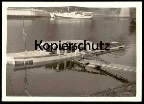 ÄLTERES ORIGINAL FOTO BAD HONNEF GESUNKENES FAHRGASTSCHIFF 1975 FOTO KUNTZ KÖNIGSWINTER Kentern Schiff Ship Photo