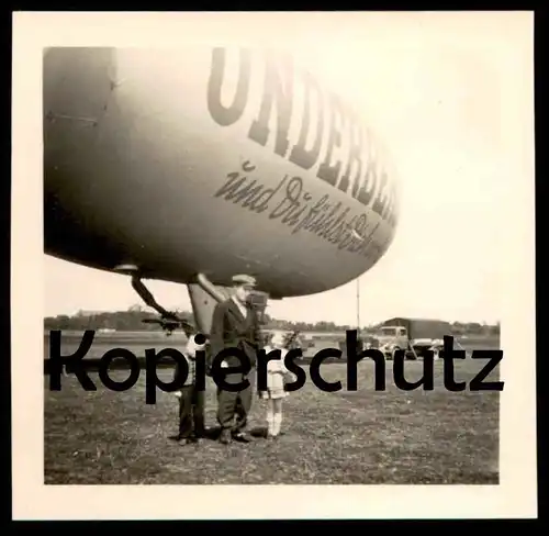 ALTES ORIGINAL FOTO ZEPPELIN UNDERBERG UND DU FÜHLST DICH WOHL 6,4 x 6,4 cm LKW truck pickup photo airship dirigeable
