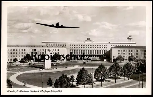ALTE POSTKARTE BERLIN LUFTBRÜCKEN DENKMAL FLUGHAFEN TEMPELHOF FLUGZEUG FLIEGER Flugplatz airport Ansichtskarte postcard