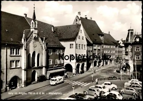 ÄLTERE POSTKARTE ISNY IM ALLGÄU MARKTPLATZ VW BUS REKLAME DAS GUTE BROT VON JAUS VOLKSWAGEN KÄFER AK cpa postcard