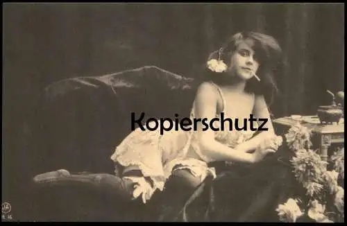ALTE REPRO ? POSTKARTE AKT FRAU HALBNACKT ZIGARETTE EROTIK eroticism semi nude woman cigarette postcard Ansichtskarte AK