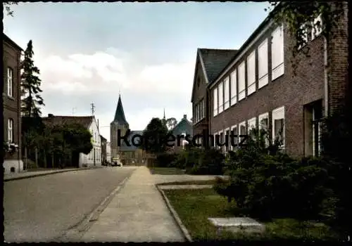 ÄLTERE POSTKARTE NIEDERKRÜCHTEN DR.-LINDEMANN-STRASSE MIT SCHULE UND KIRCHE Ansichtskarte cpa AK postcard